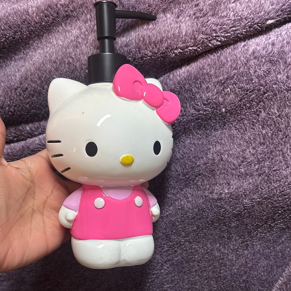 Hello Kitty Pink and White Bath & Body Collection